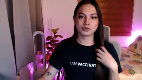 Snapshot of xxjulielovesyouxx chatting on 16, 12, 2025 July online show from 16, 12, 2025