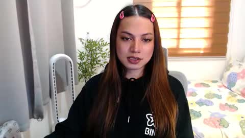 Snapshot of xxjulielovesyouxx chatting on 7, 1, 2026 July online show from 7, 1, 2026