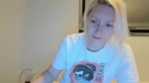 Snapshot of xxkimber_bentonxx chatting on 3, 1, 2025  Next online Monday to Friday 10am till 2pm UK time online show from 3, 1, 2025