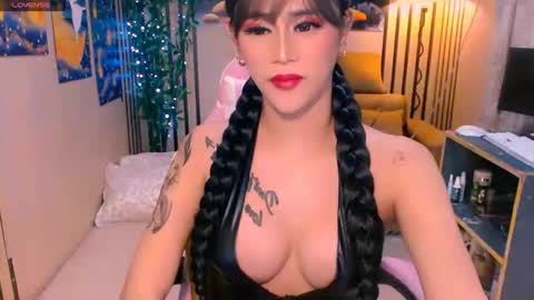 Snapshot of xxmissjuliaxx chatting on 17, 11, 2025 xxmissjuliaxx online show from 17, 11, 2025
