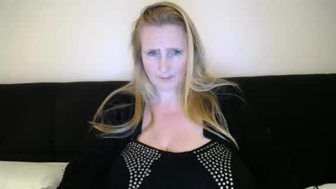 Snapshot of xxnikkie chatting on 4, 3, 2025 Nikkie online show from 4, 3, 2025