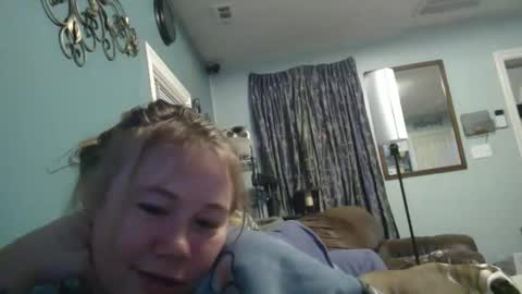 Snapshot of xxsashas chatting on 4, 12, 2024 Sashaaaaa 3 online show from 4, 12, 2024