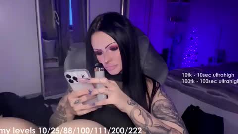 Snapshot of xxtina_ chatting on 6, 1, 2026 kristina usually everyday here started GMT3 online show from 6, 1, 2026