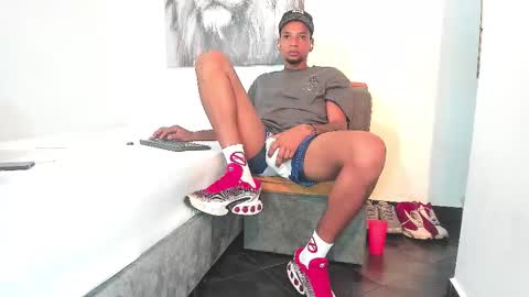 Sr. Y0ung Master online show from 25, 11, 2025