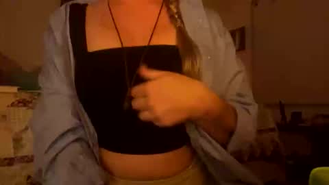 Snapshot of yagirlpeachezzz chatting on 24, 11, 2025 yagirlpeachezzz online show from 24, 11, 2025