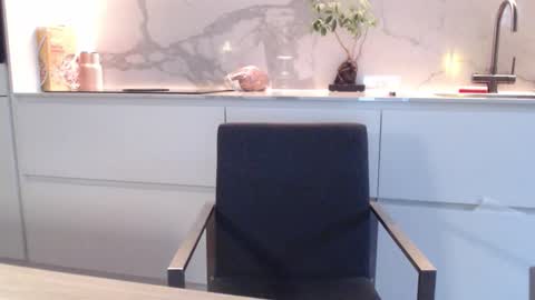 yallayalla1806 online show from 27, 10, 2025