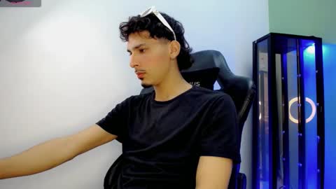 Snapshot of yankeee_ chatting on 2, 12, 2025 DANILO online show from 2, 12, 2025