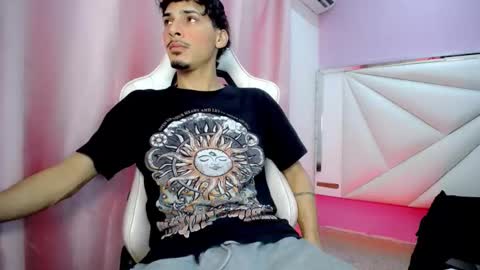 Snapshot of yankeee_ chatting on 17, 12, 2025 DANILO online show from 17, 12, 2025