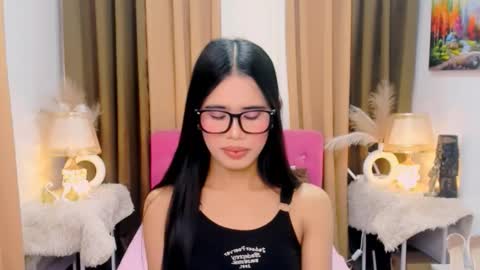 Snapshot of yanna_faulkerson chatting on 18, 11, 2025 Yanna online show from 18, 11, 2025