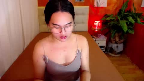 Snapshot of yanny_xoxo chatting on 7, 1, 2026 Allisonn online show from 7, 1, 2026
