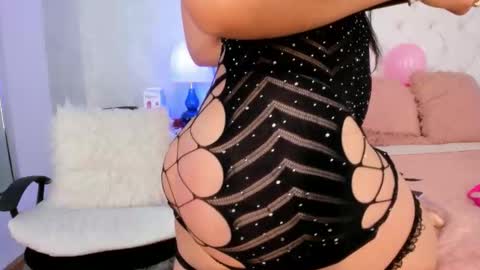 Snapshot of yara_bliss_ chatting on 2, 10, 2025 Yara Bliss online show from 2, 10, 2025