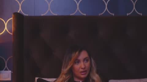 YaraCollins online show from 11, 12, 2024