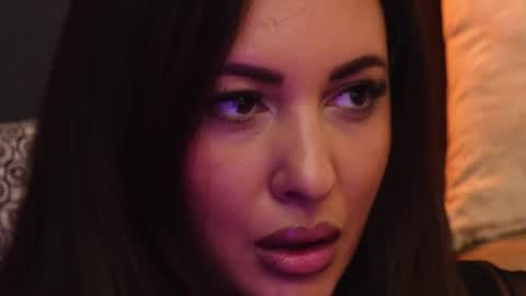 YaraCollins online show from 25, 10, 2025