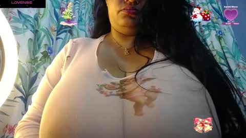 Snapshot of yasmin_bigtits chatting on 28, 12, 2024 Yasmin online show from 28, 12, 2024