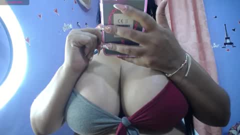 Snapshot of yasmin_bigtits chatting on 17, 1, 2025 Yasmin online show from 17, 1, 2025