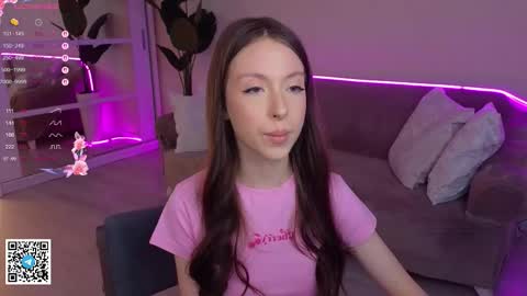 Snapshot of yasmin_kass chatting on 14, 12, 2025 Yasmin online show from 14, 12, 2025