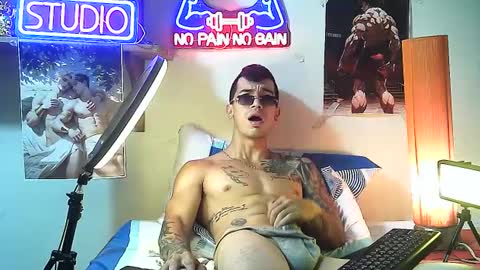 Snapshot of yeisoncastellanos1999 chatting on 4, 10, 2025 yeisoncastellanos1999 online show from 4, 10, 2025