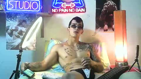 Snapshot of yeisoncastellanos1999 chatting on 20, 10, 2025 yeisoncastellanos1999 online show from 20, 10, 2025