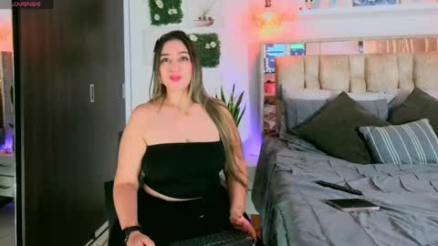 yellow_lily online show from 10, 5, 2026