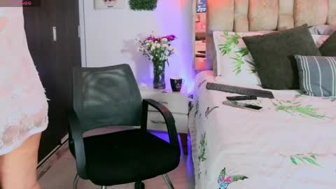 yellow_lily online show from 15, 5, 2026
