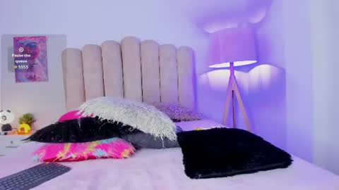 yensy_hott online show from 10, 7, 2026