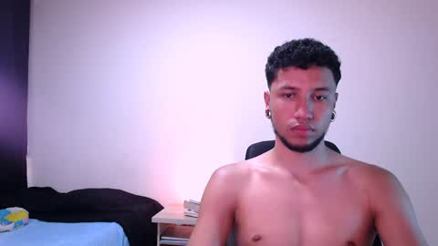 Snapshot of yerfon_s1 chatting on 5, 2, 2025 Yeff ind. model online show from 5, 2, 2025