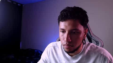 Snapshot of yerfon_s1 chatting on 2, 3, 2025 Yeff ind. model online show from 2, 3, 2025