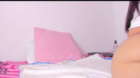 yesicasquirt65 online show from 4, 12, 2025