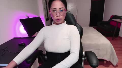 Snapshot of yesie_hot2 chatting on 25, 9, 2025 yesie_hot2 online show from 25, 9, 2025