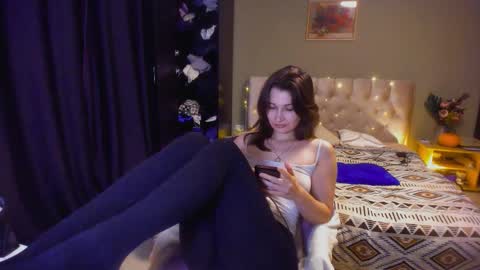 Snapshot of yesofie chatting on 5, 11, 2025 Sofie online show from 5, 11, 2025