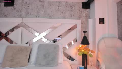 Yessica online show from 4, 2, 2025