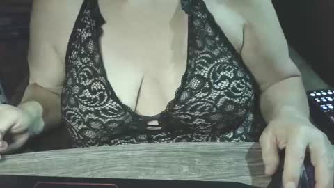 Snapshot of yessirprincesspet chatting on 17, 5, 2026 yessirprincesspet online show from 17, 5, 2026