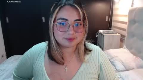 Snapshot of yini_angel07 chatting on 25, 6, 2026 hii i am yini online show from 25, 6, 2026