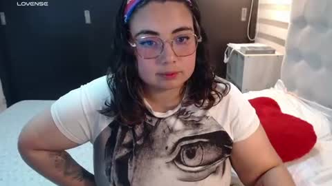 Snapshot of yini_angel07 chatting on 26, 6, 2026 hii i am yini online show from 26, 6, 2026