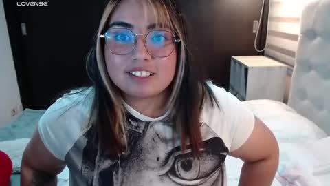 Snapshot of yini_angel07 chatting on 7, 7, 2026 hii i am yini online show from 7, 7, 2026