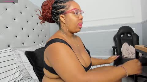 Snapshot of yiseth_02 chatting on 4, 12, 2024 roxie reyes online show from 4, 12, 2024