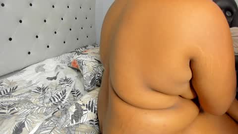 Snapshot of yiseth_02 chatting on 24, 1, 2025 roxie reyes online show from 24, 1, 2025