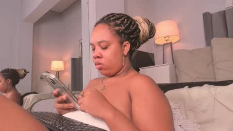 Snapshot of yiseth_02 chatting on 20, 9, 2025 roxie reyes  online show from 20, 9, 2025