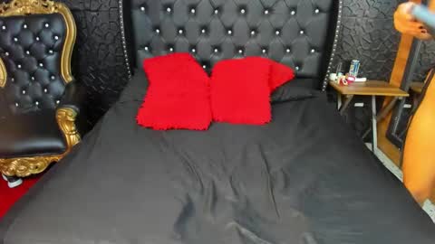 yiyisandoval online show from 14, 10, 2025