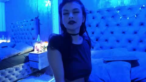 yiyisandoval online show from 17, 11, 2025