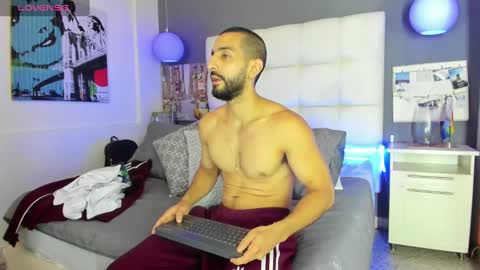 Yiyo online show from 15, 12, 2024