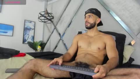 Yiyo online show from 27, 12, 2024