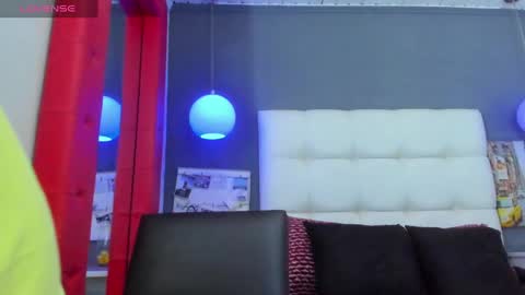 Snapshot of yiyo10_ chatting on 10, 10, 2025 Yiyo online show from 10, 10, 2025