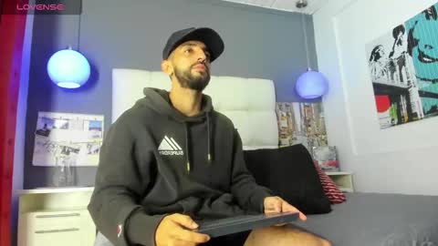 Snapshot of yiyo10_ chatting on 15, 10, 2025 Yiyo online show from 15, 10, 2025