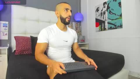 Snapshot of yiyo10_ chatting on 23, 10, 2025 Yiyo online show from 23, 10, 2025