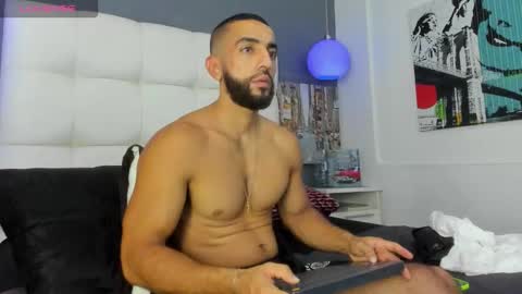 Snapshot of yiyo10_ chatting on 9, 11, 2025 Yiyo online show from 9, 11, 2025