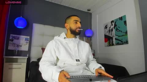 Snapshot of yiyo10_ chatting on 19, 11, 2025 Yiyo online show from 19, 11, 2025