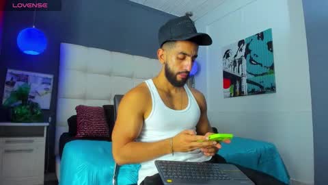 Snapshot of yiyo10_ chatting on 17, 12, 2025 Yiyo online show from 17, 12, 2025