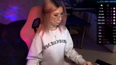     online show from 30, 12, 2024