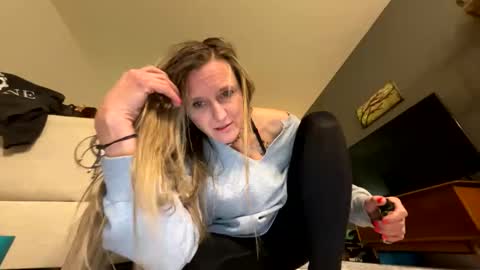 Snapshot of yogabuttttttt chatting on 2, 3, 2025 yogabuttttttt online show from 2, 3, 2025